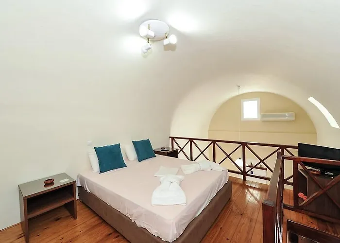 Asterolithos Fira (Santorini)