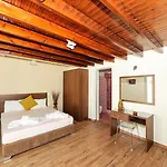 Hotel Asterolithos 4*